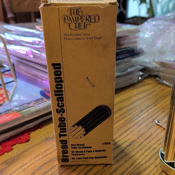 The Pampered Chef Silver Scalloped Bread Tube - Picture 2 of 4